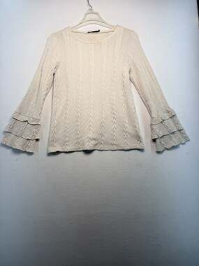 Doe & Rae Woman Cream Large Boho Cable ruffle Sleeve Stretch minimalist sweater